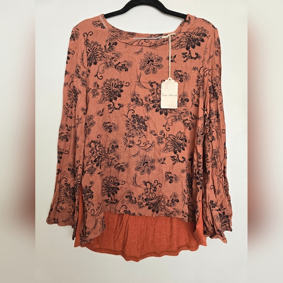 Hem & Thread lace up back floral blouse Burnt Orange And Black - Picture 3 of 6
